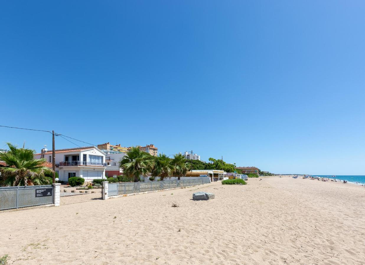 Malgrat De Mar Beachfront Village Экстерьер фото